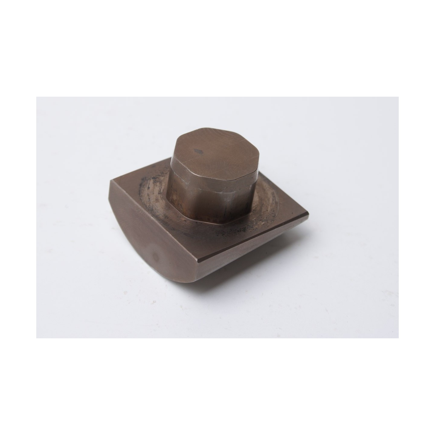 Edge tipping die