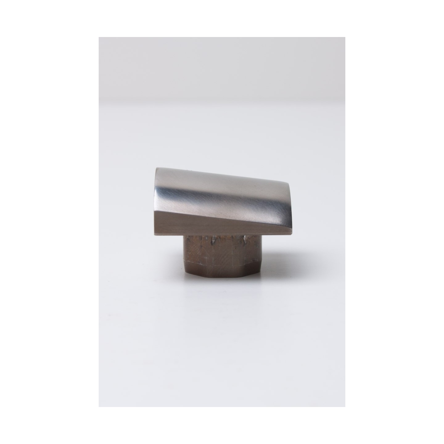 Edge tipping die